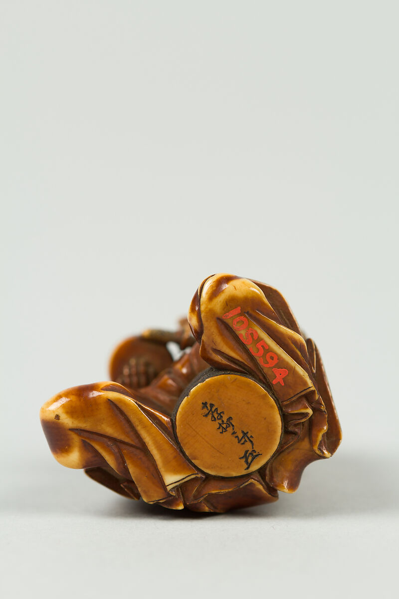 Netsuke, Ivory stained brown, Japan