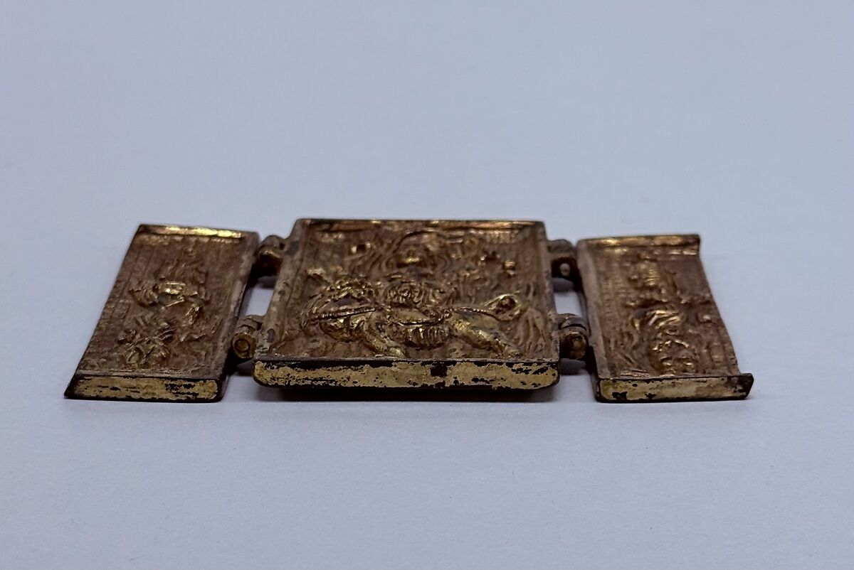 Portable altarpiece, Bronze,  gilt, Japan