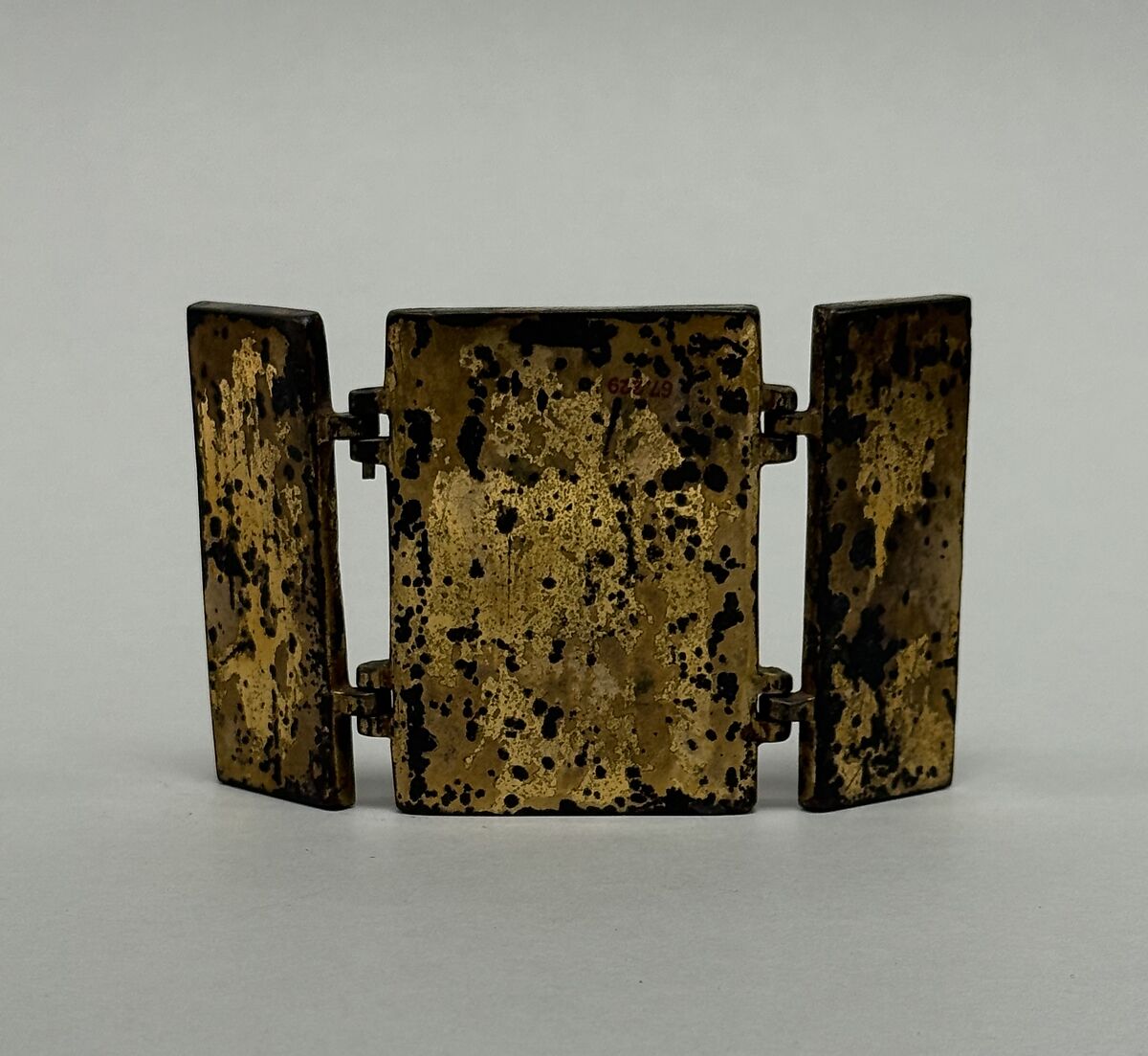 Portable altarpiece, Bronze,  gilt, Japan