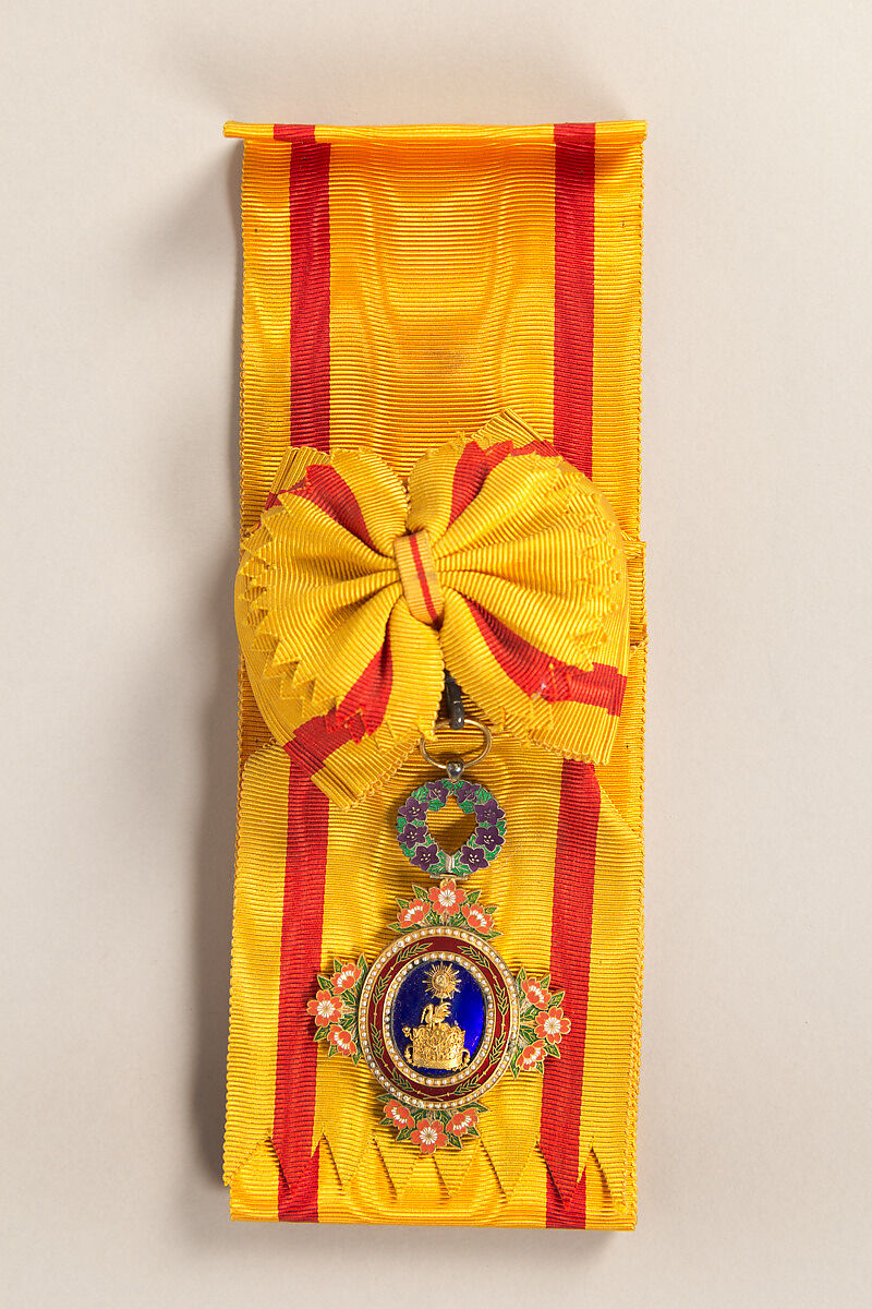 Insignia of the Order of the Precious Crown, Paulownia, Japan