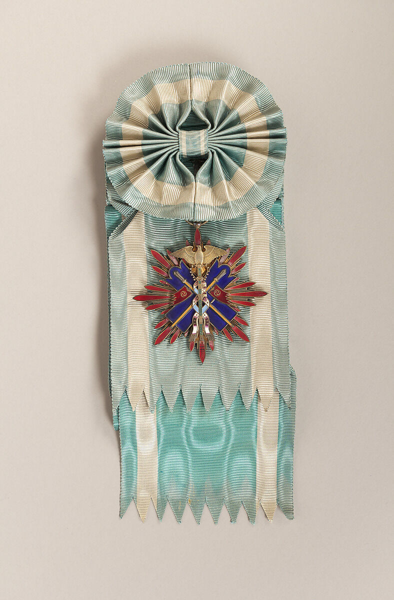Insignia of the Order of the Golden Kite, Japan