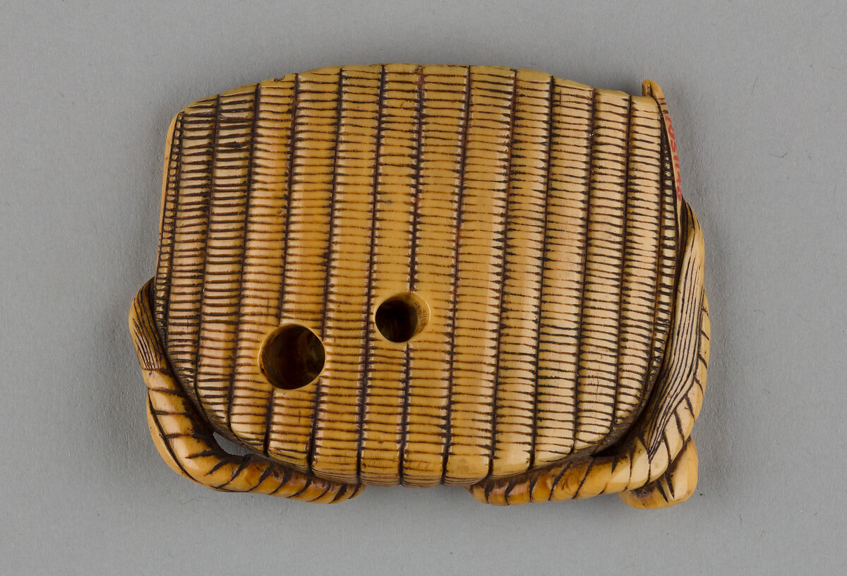 Netsuke of Flat Basket Containing Leaves and a Mouse, Ivory, Japan