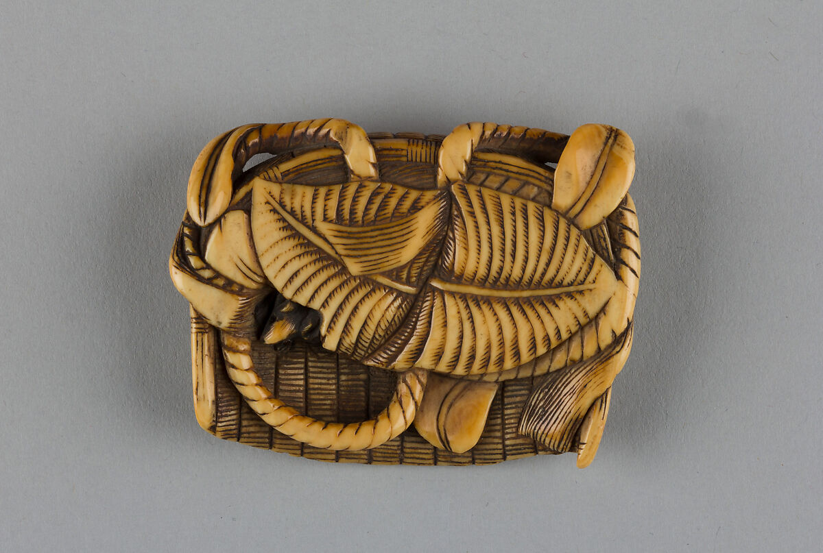 Netsuke of Flat Basket Containing Leaves and a Mouse, Ivory, Japan 