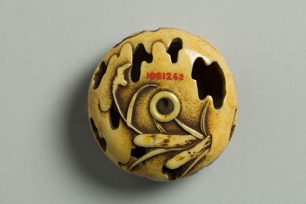 Netsuke of Goose in Flight against Moon, Ryūsa (Japanese, active late 18th century), Ivory, Japan