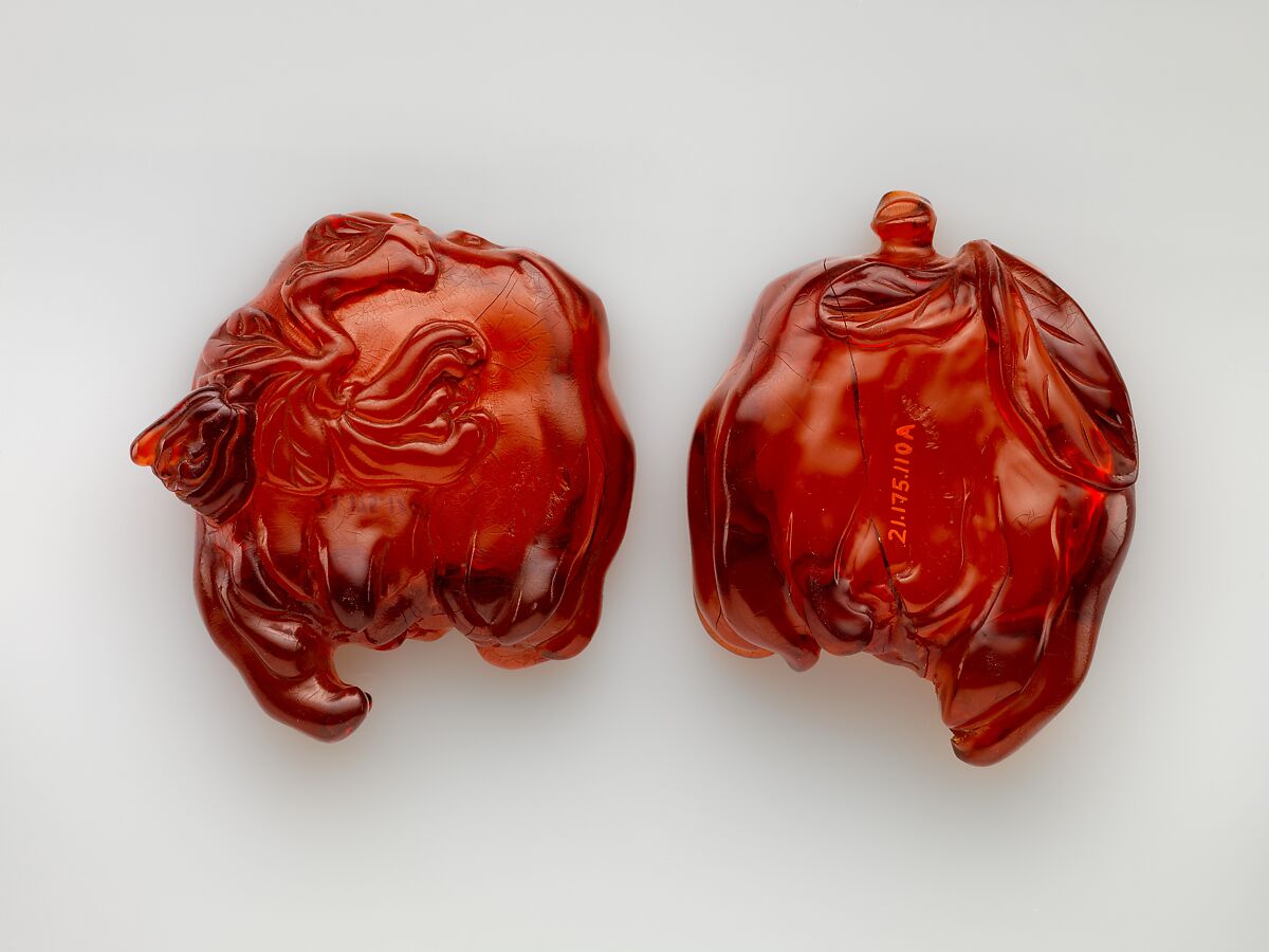 Box in the shape of a “Buddha’s hand” citron, Amber, China