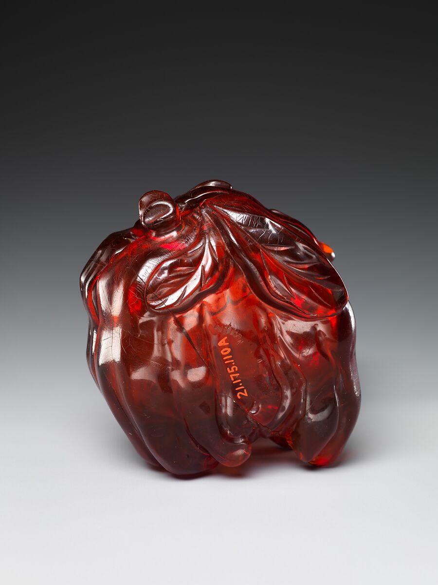Box in the shape of a “Buddha’s hand” citron, Amber, China