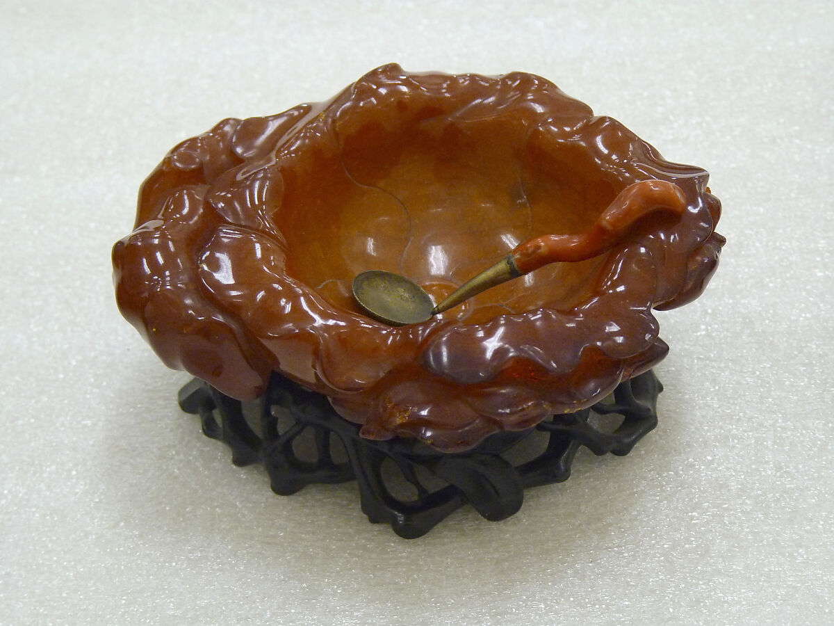 Dish with Floral Design, Amber, China 