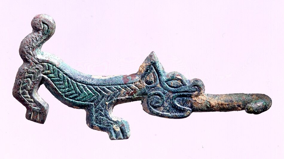 Belt Hook in the Shape of a Carnivore, Bronze, Northwest China 