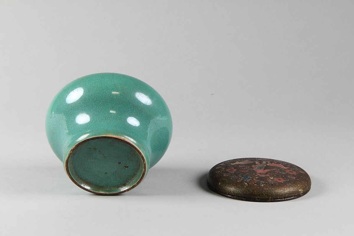 Cover for a Porcelain Jar, Lacquer with mother-of-pearl inlay, China