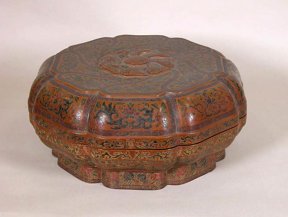 Box with cover and tray, Carved lacquer, filled in and polished, China 