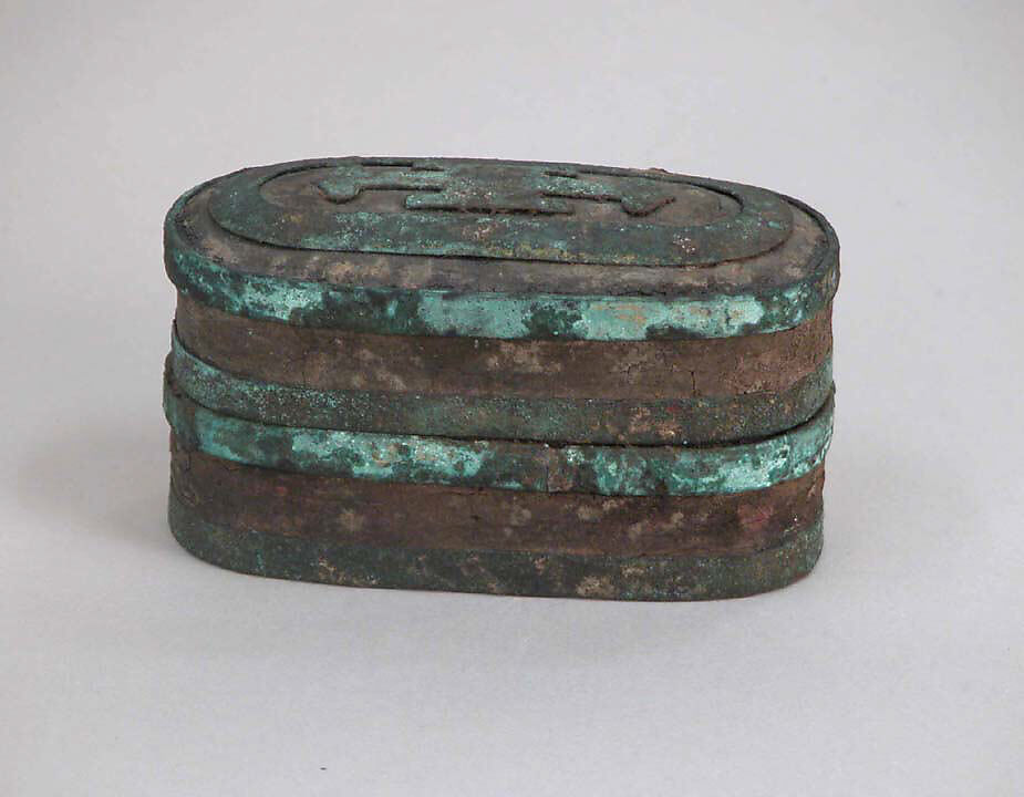 Box with cover, Lacquered wood, bronze, China 
