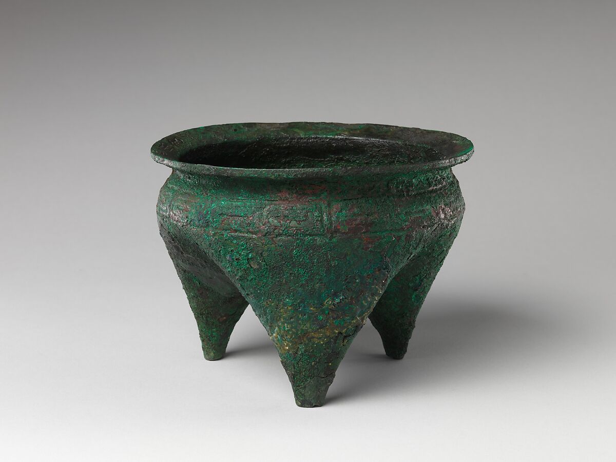 Lobed cauldron (li) in ancient style, Bronze with artificial patina, China 