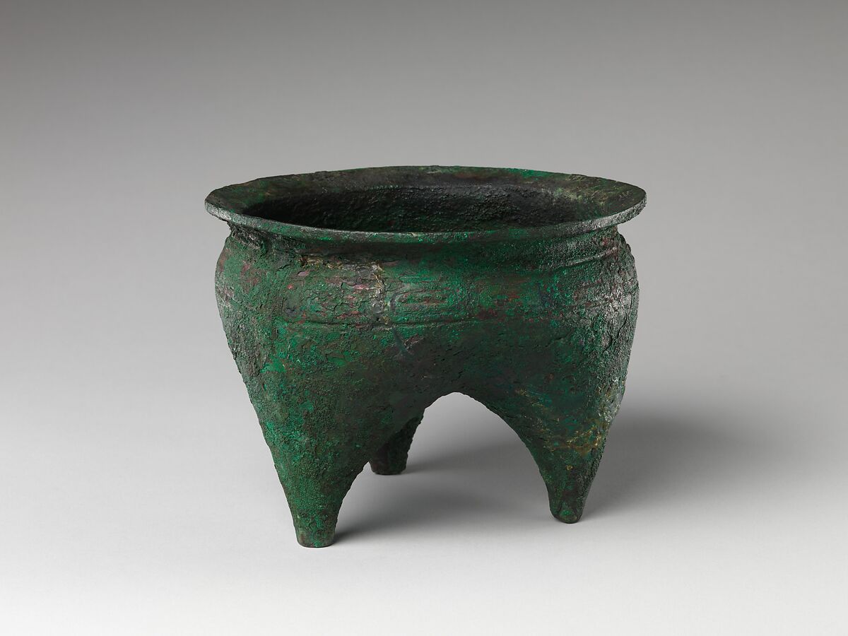 Lobed cauldron (li) in ancient style, Bronze with artificial patina, China