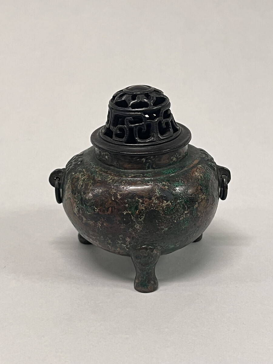 Miniature Tripod (Ding), Bronze, teakwood cover, China 