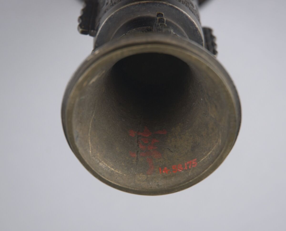 Beaker of archaistic design, Bronze, China