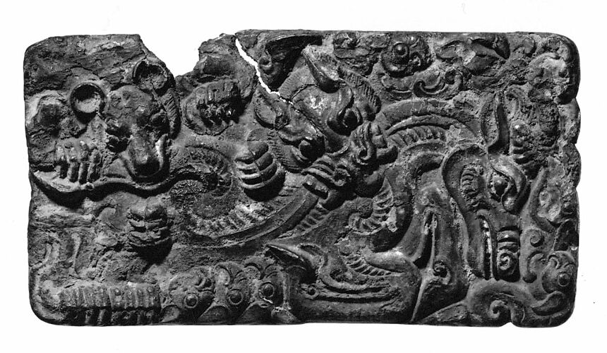 Belt Buckle with Animal-Combat Scene