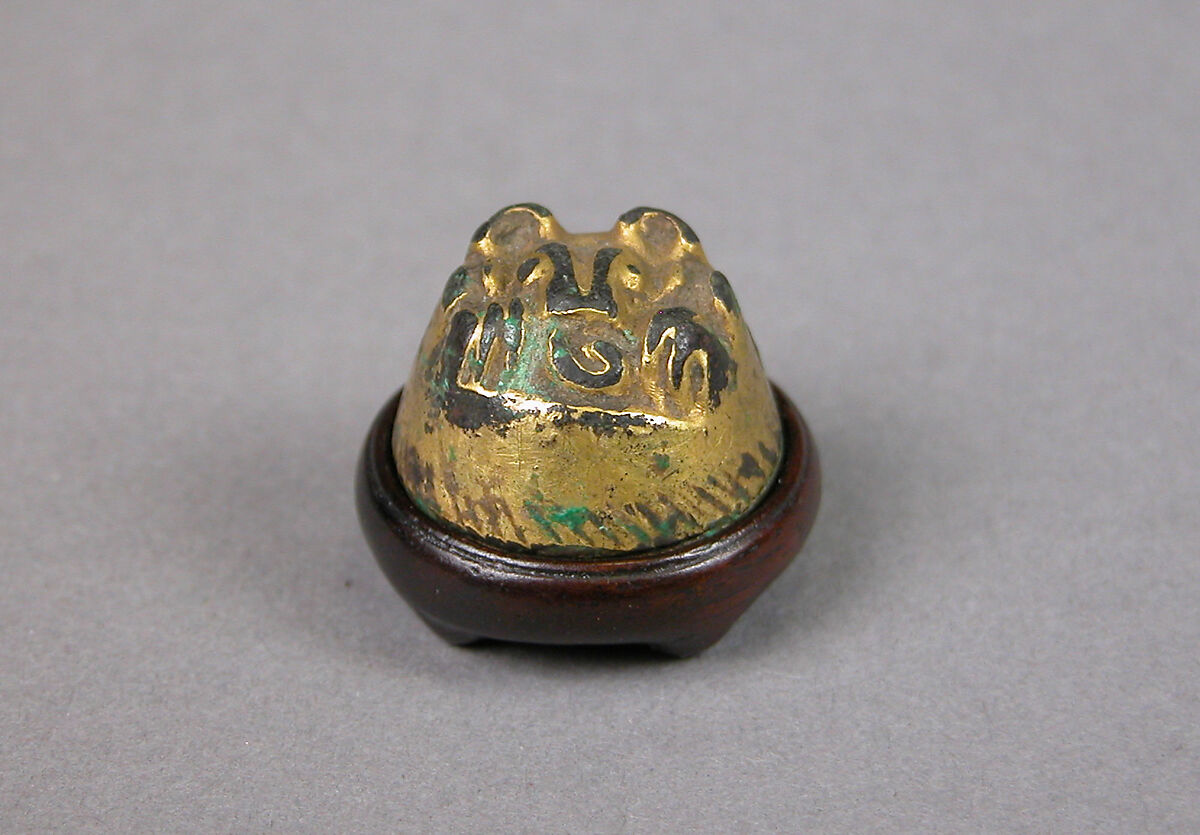 Ornament in the shape of a bear, Gilt bronze, China