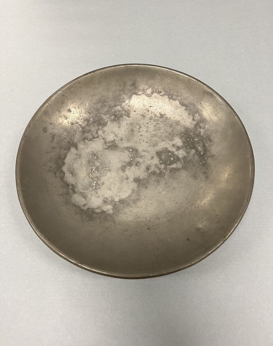 Round Plate, Pewter, coconut shell, China 