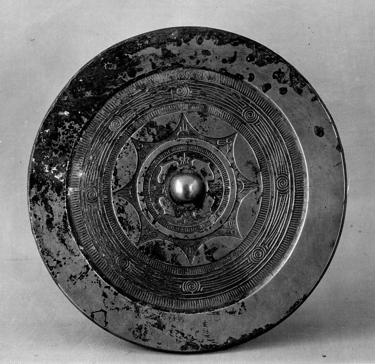 Mirror with eight-point design, Bronze, China