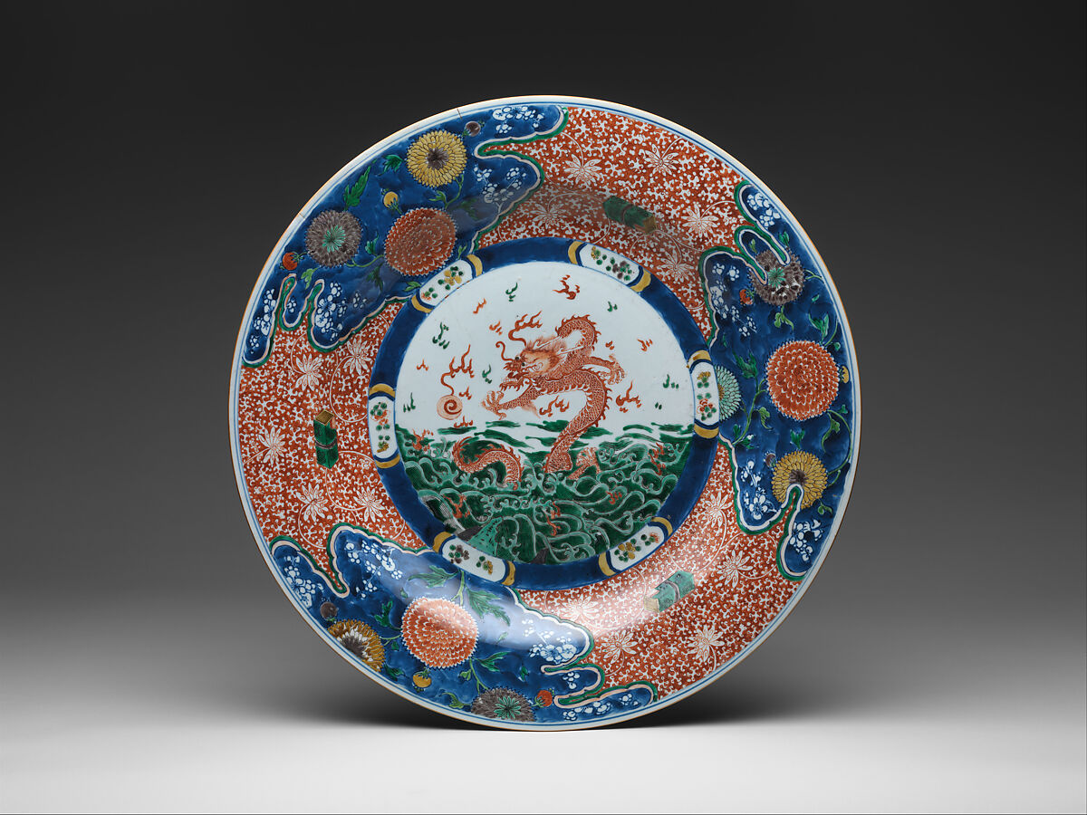 Plate with Dragon and Waves, Porcelain painted with colored enamels over transparent glaze and gilding (Jingdezhen ware), China 