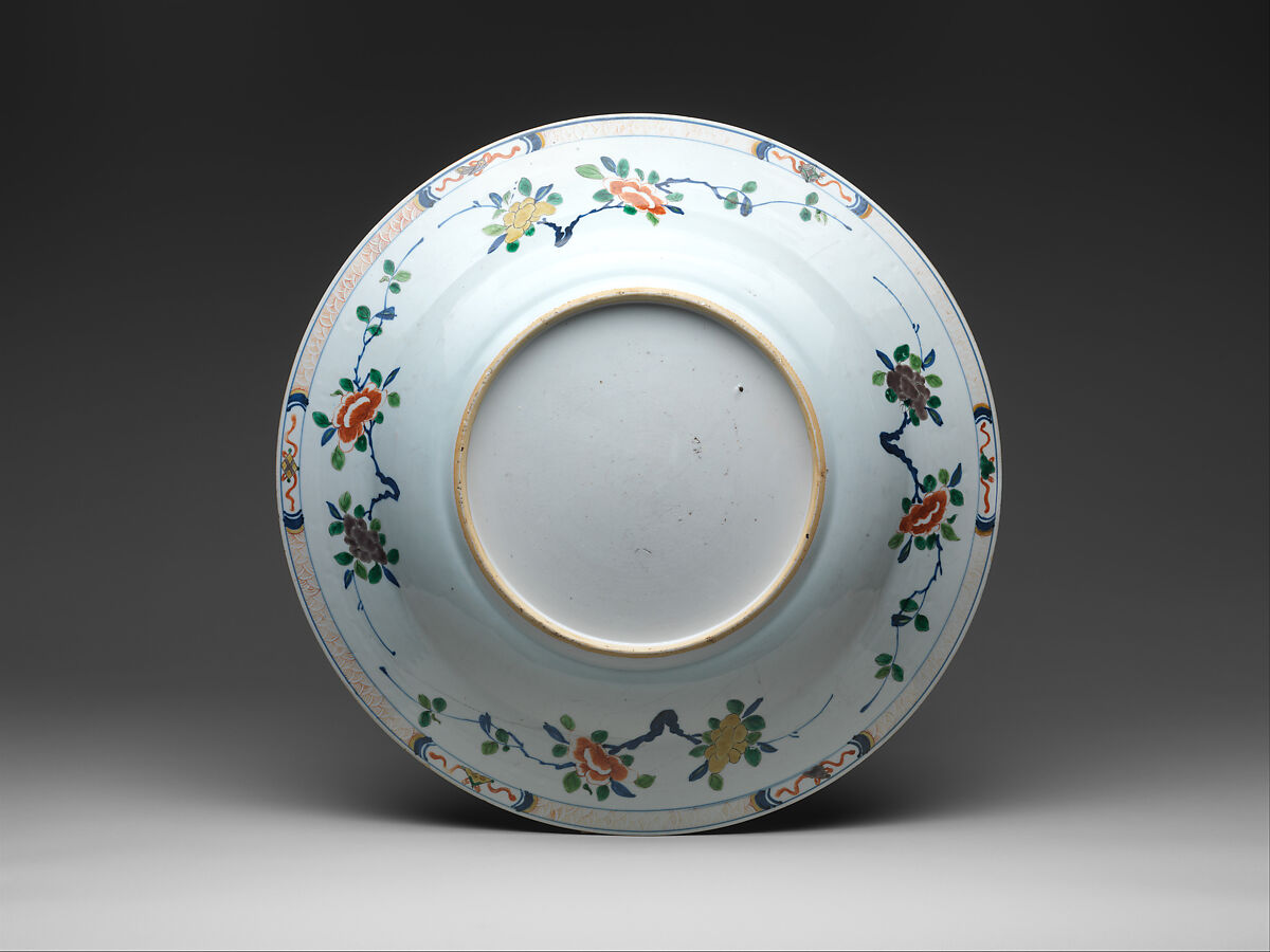 Plate with Dragon and Waves, Porcelain painted with colored enamels over transparent glaze and gilding (Jingdezhen ware), China