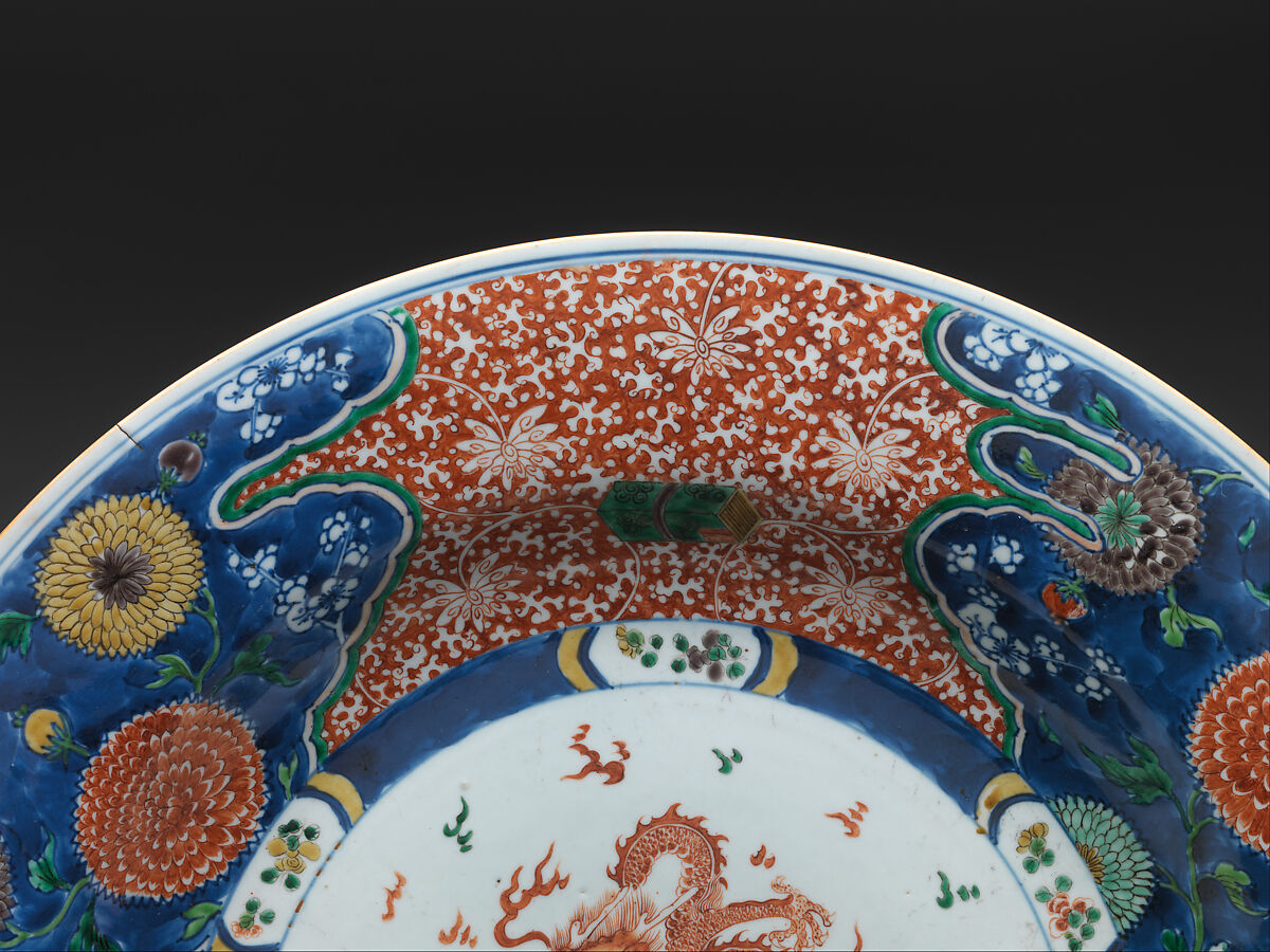 Plate with Dragon and Waves, Porcelain painted with colored enamels over transparent glaze and gilding (Jingdezhen ware), China