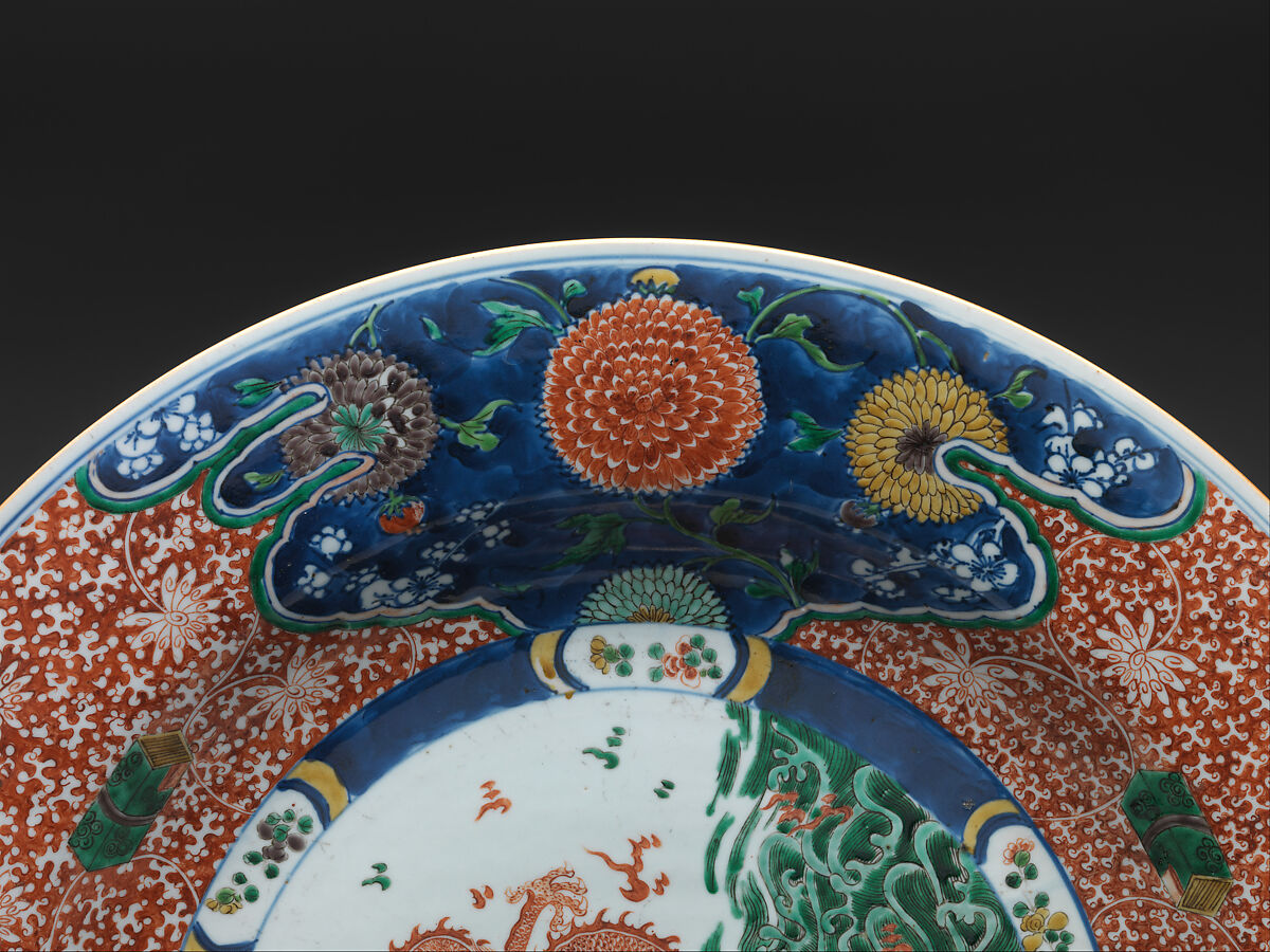 Plate with Dragon and Waves, Porcelain painted with colored enamels over transparent glaze and gilding (Jingdezhen ware), China