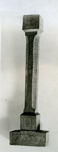 Tomb column