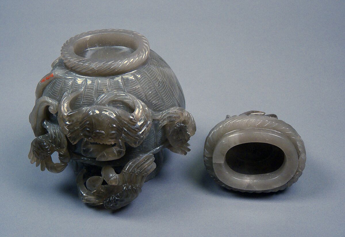 Basket with crabs, Gray amethyst, China