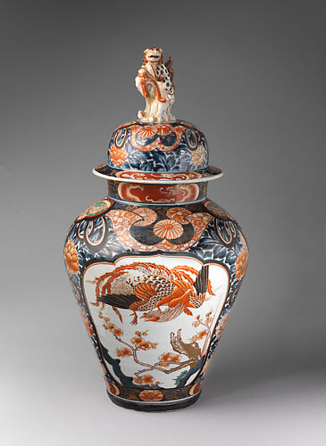 Baluster-shaped vase (part of a five-piece garniture)