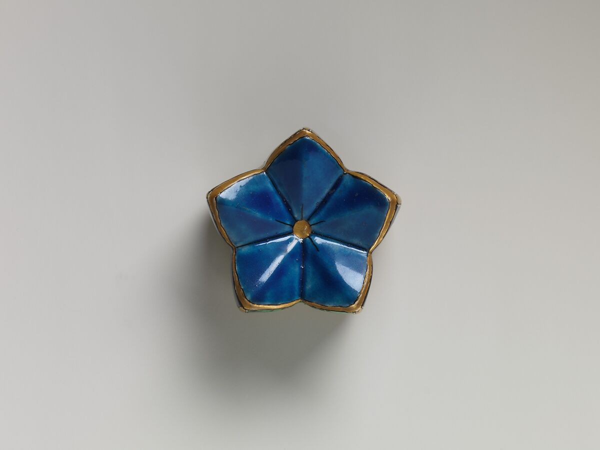 Incense Box (Kōgō) in the Shape of a Plum Blossom, Porcelain with polychrome overglaze enamels and overglaze gold (Kutani ware), Japan