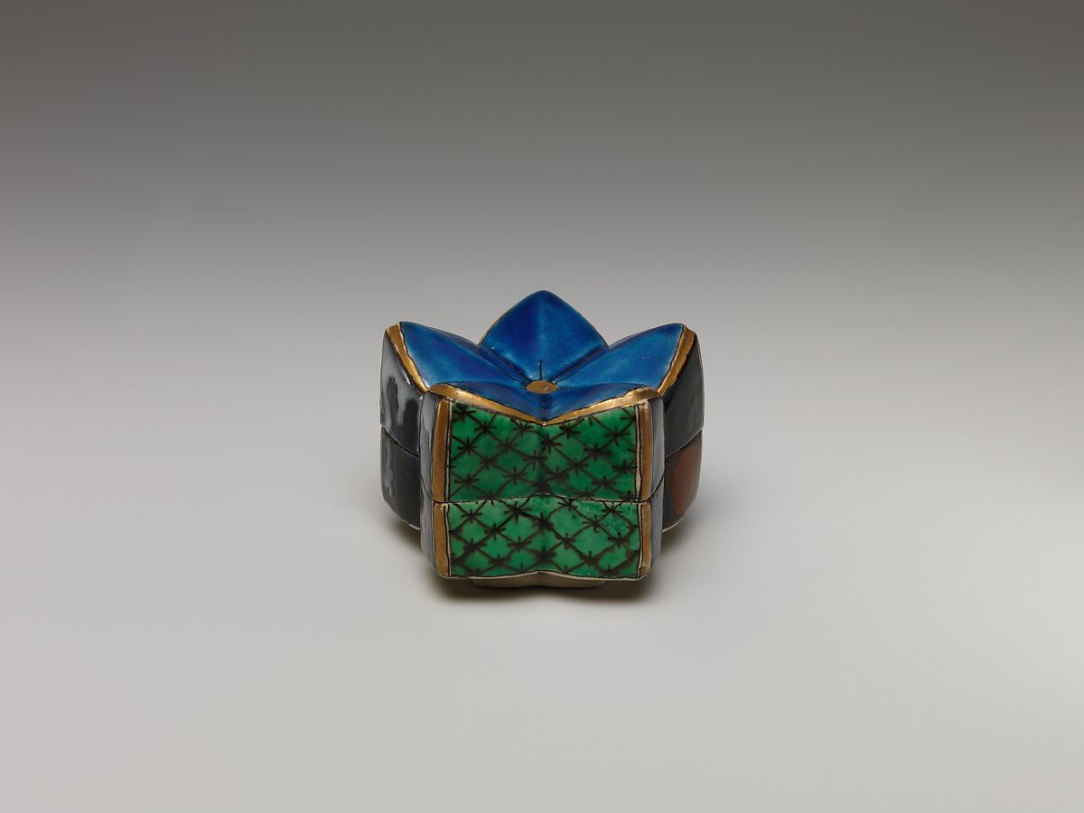 Incense Box (Kōgō) in the Shape of a Plum Blossom, Porcelain with polychrome overglaze enamels and overglaze gold (Kutani ware), Japan 