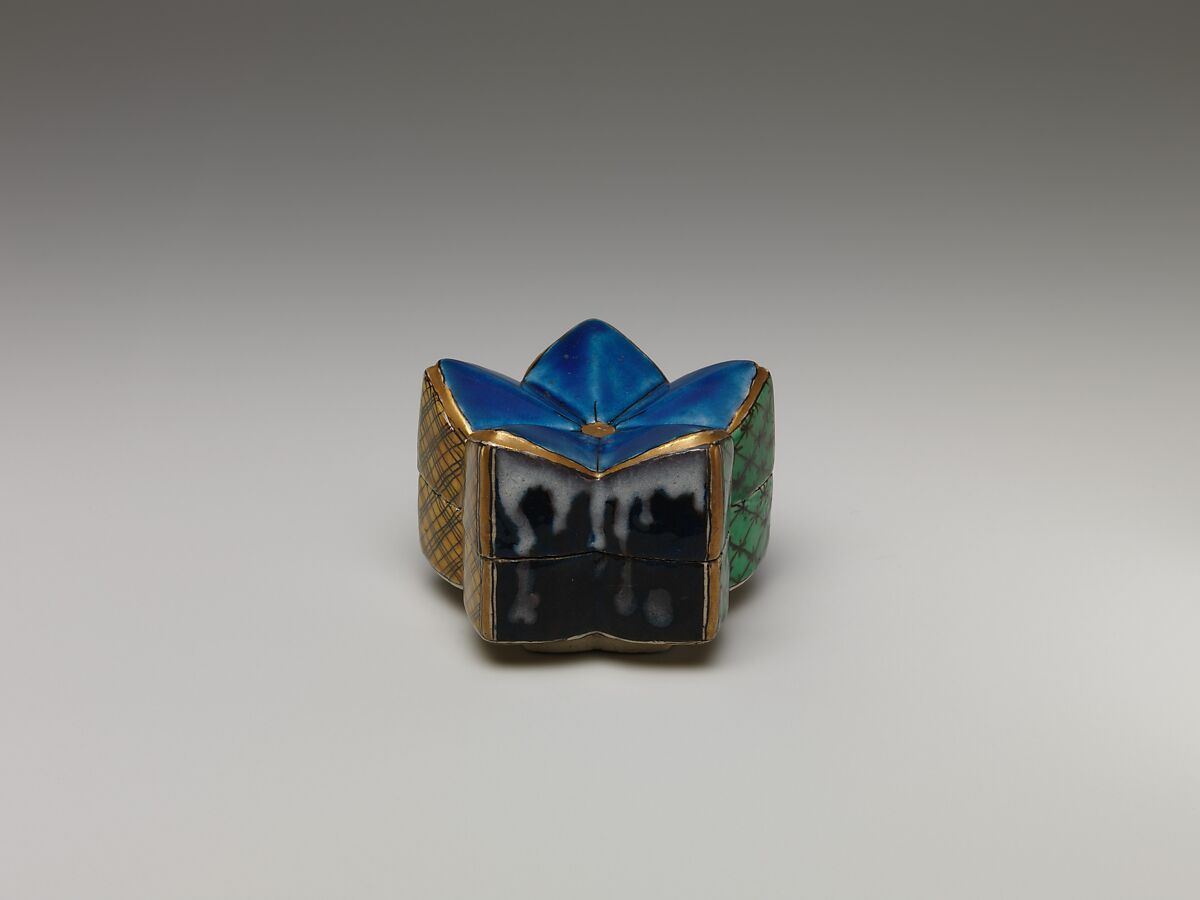 Incense Box (Kōgō) in the Shape of a Plum Blossom, Porcelain with polychrome overglaze enamels and overglaze gold (Kutani ware), Japan