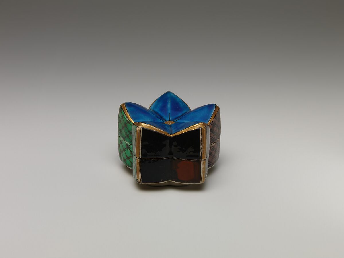 Incense Box (Kōgō) in the Shape of a Plum Blossom, Porcelain with polychrome overglaze enamels and overglaze gold (Kutani ware), Japan