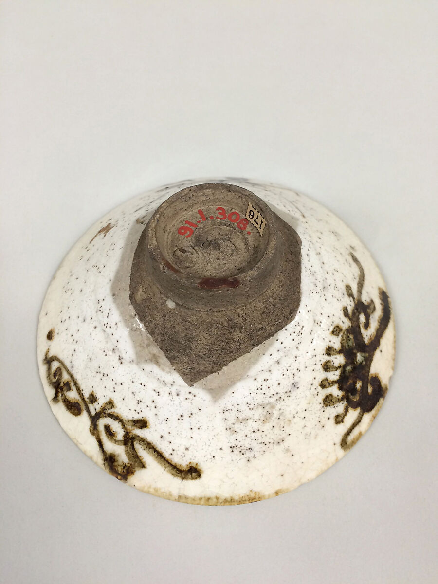 Teabowl, Clay covered with white slip and transparent glaze (Raku ware, Jizhou type), Japan