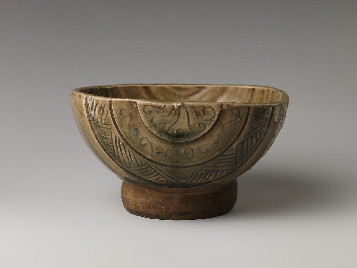 Deep Bowl, Shuntai (Japanese, 1799–1878), Clay covered with a transparent crackled glaze over incised decoration (Mino ware, Ofuke type), Japan
