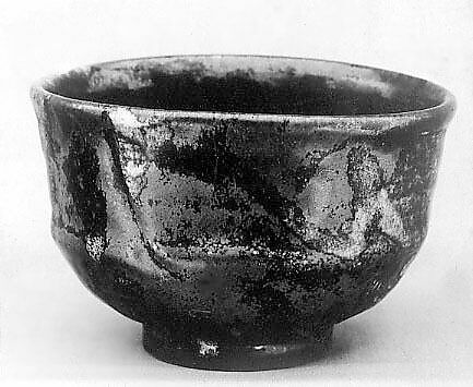 Teabowl, Clay with a glaze; decoration of inlaid white slip inside (Takatori ware), Japan 
