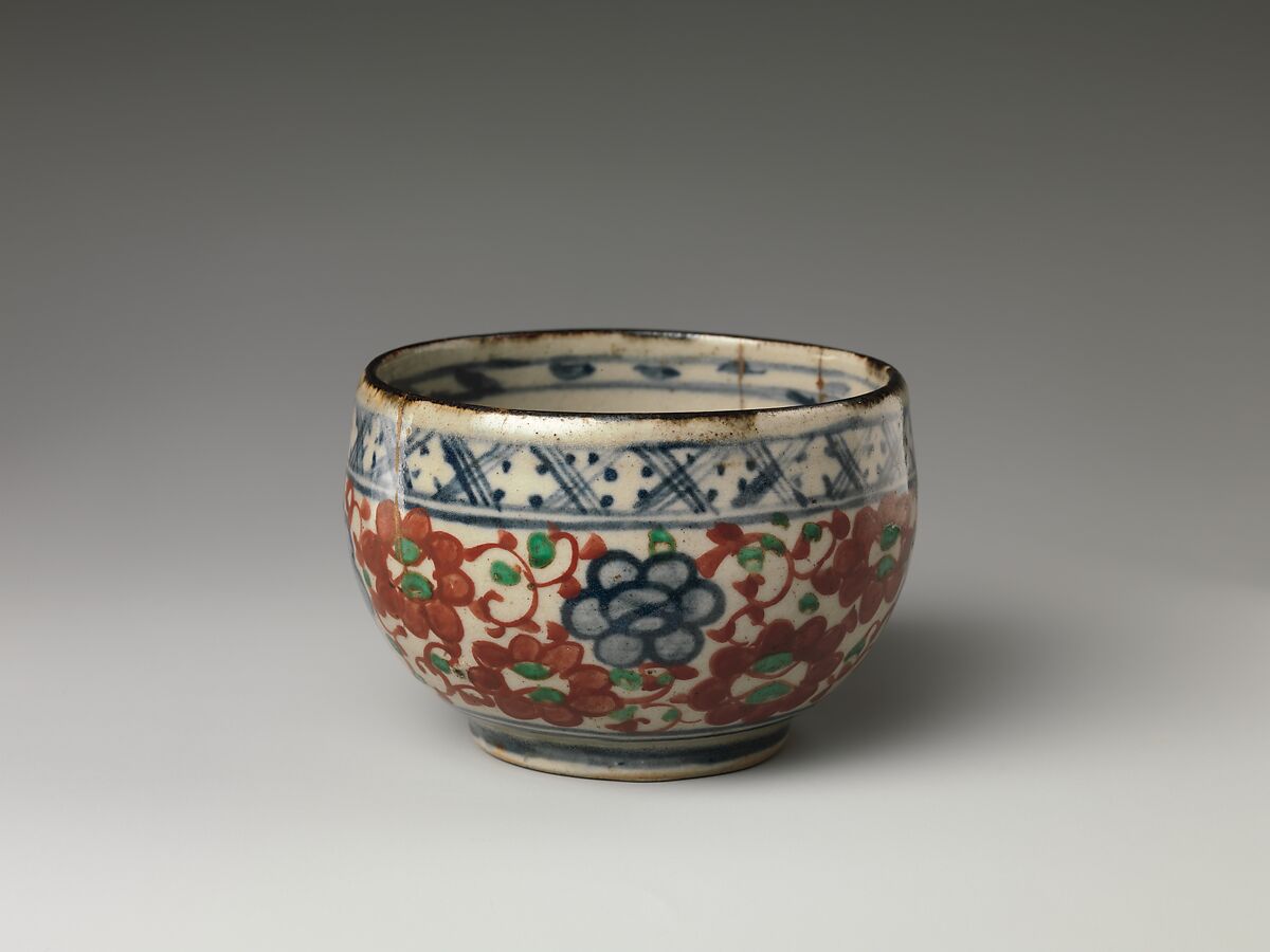 Cup, Ogata Kenzan (Japanese, 1663–1743), Porcelain decorated in blue under the glaze, polychrome enamels over the glaze (Kenzan ware), Japan 