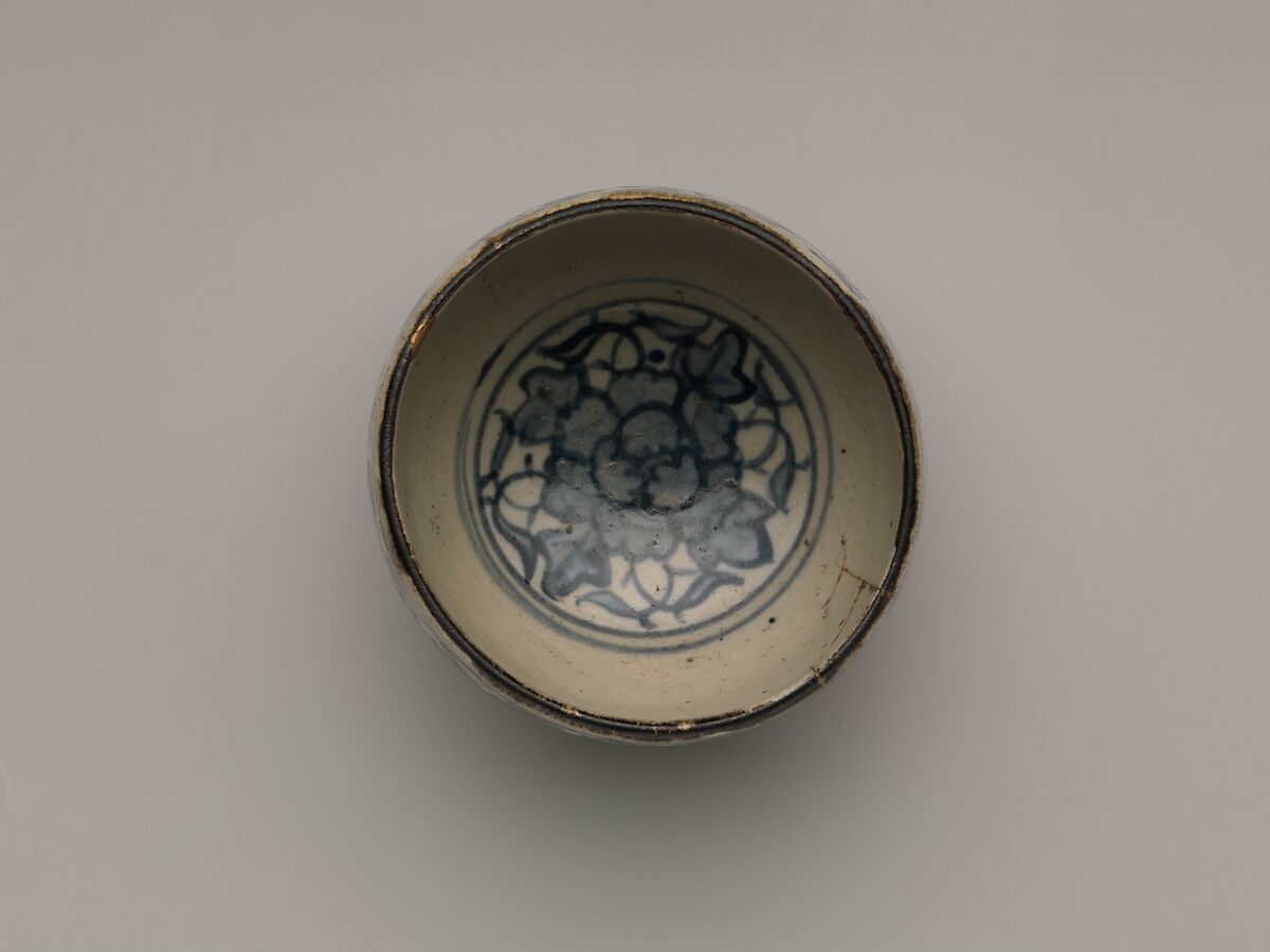 Cup, Ogata Kenzan (Japanese, 1663–1743), Porcelain decorated in blue under the glaze, polychrome enamels over the glaze (Kenzan ware), Japan