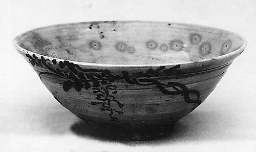 Teabowl, Kiyomizu Rokubei III (Japanese, active 1820–1880), Clay covered with finely crackled glaze over a design (Kiyomizu ware), Japan 