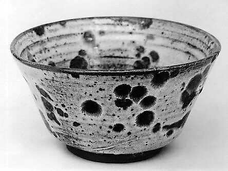 Teabowl, Clay imperfectly covered with a thin glaze and spots (Kiyomizu ware), Japan 