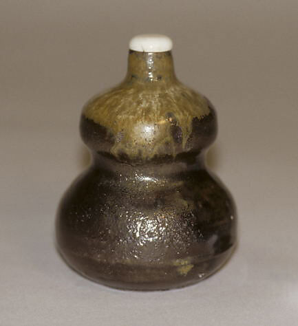 Gourd-shaped Tea Caddy, Clay covered with glaze dappled with a splash around the neck (Takatori ware), Japan 