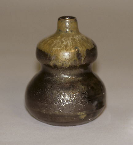 Gourd-shaped Tea Caddy, Clay covered with glaze dappled with a splash around the neck (Takatori ware), Japan