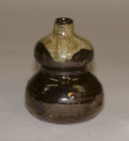 Gourd-shaped Tea Caddy, Clay covered with glaze dappled with a splash around the neck (Takatori ware), Japan