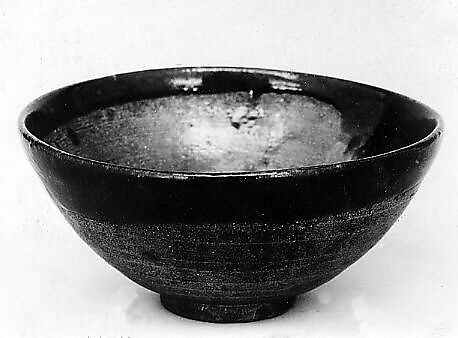 Teabowl, Clay containing small felspathic crystals, covered with a  thin glaze and a second mottled glaze around the rim (Shigaraki ware), Japan 