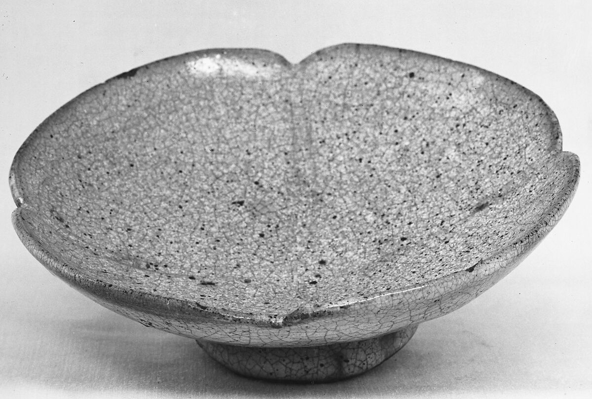 Four-Lobed Flat Bowl, Clay covered with a crackled white glaze, the crackle stained dark (Hagi ware), Japan 
