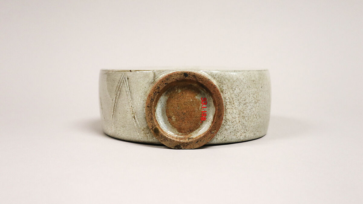 Bottle, Clay covered with a white crackled glaze, Japan