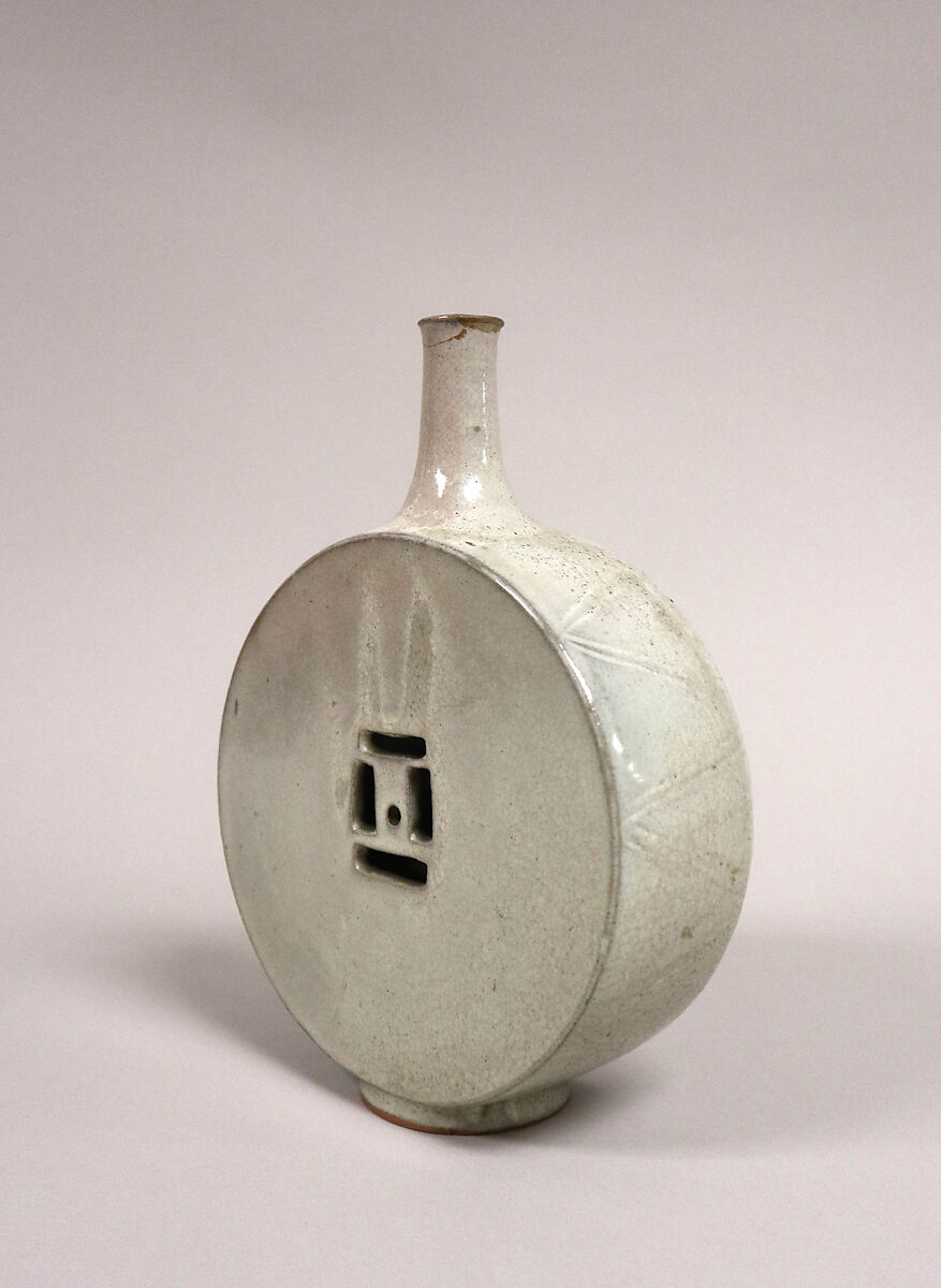 Bottle, Clay covered with a white crackled glaze, Japan