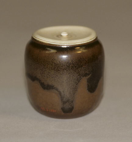 Tea Jar, Clay covered with thin glaze and an overglaze; left-handed itogiri (Satsuma ware), Japan 