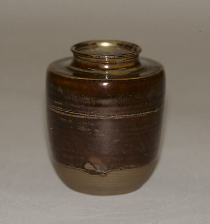 Tea Jar, Clay covered with glaze and mottlings around the neck, Japan